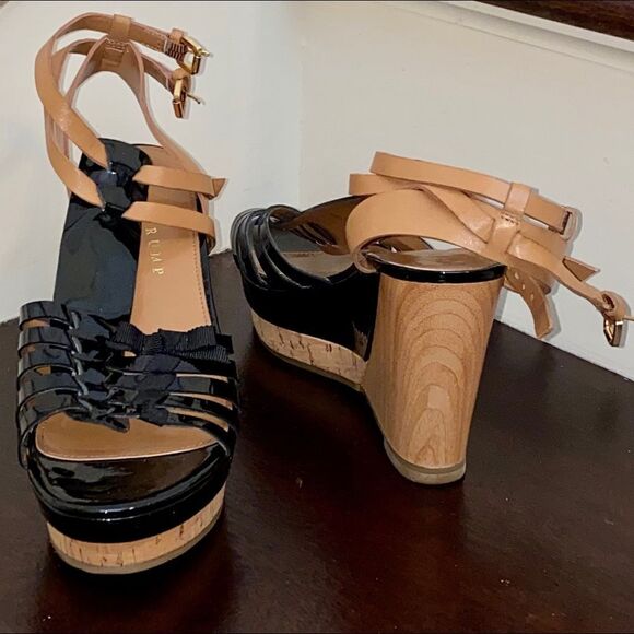 Ivanka Trump Size 6 Black and Tan sandal - Picture 3 of 3